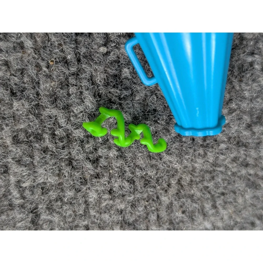 Monster High Doll Ghoul Spirit Venus McFlytrap 2013‎ Megaphone & Arm Cuff Only